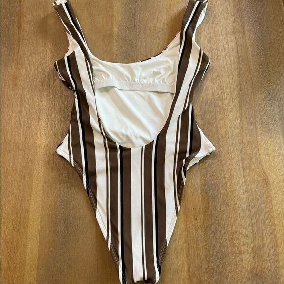 Vitamin A Swimsuit One Piece Cheeky St Barth Stripe Medium Size 8 - Picture 4 of 8